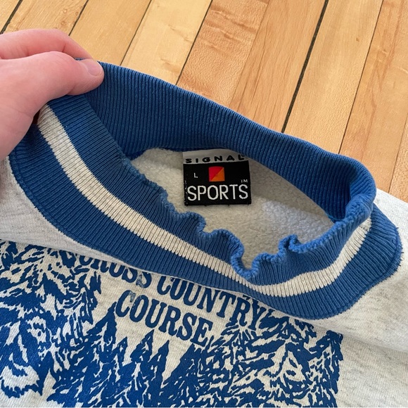 🌼Vintage Cross Country Sweatshirt - Picture 4 of 9